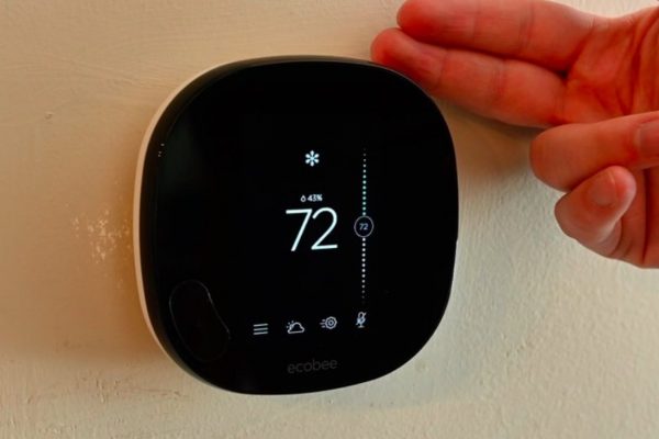 Texas homes heat up as power companies alter smart thermostats | AppleInsider