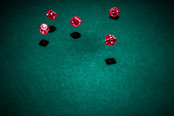 Conquering the Craps Table: Strategic Play in the Online Casino Arena